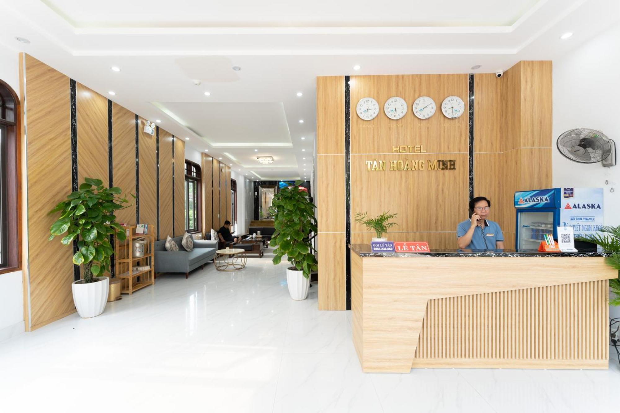 Tan Hoang Minh Hotel Ðồng Hới Buitenkant foto